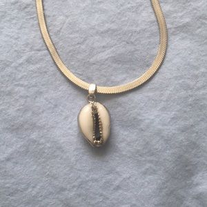 Sea shell necklace